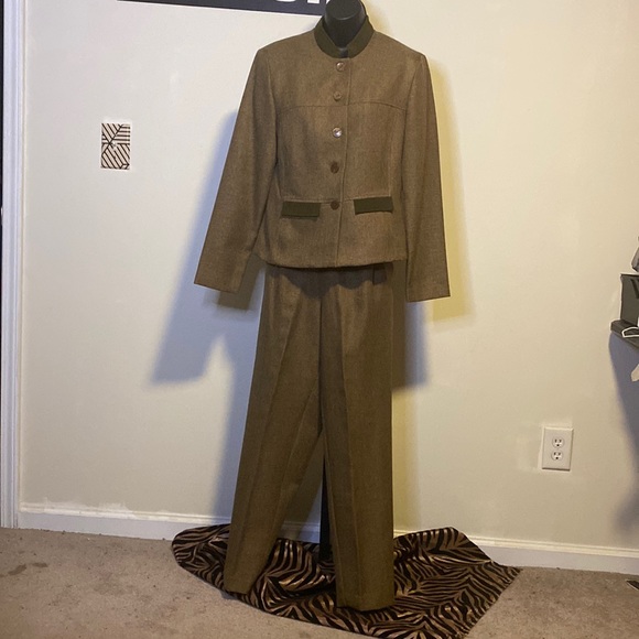 Koret Pants - PRE-OWNED WOMEN KORET 2 PIECE GREEN PANTSUIT PANTS & BLAZER